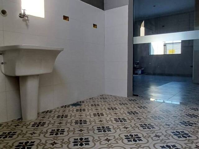 #2037 - Casa para Venda em Pindamonhangaba - SP